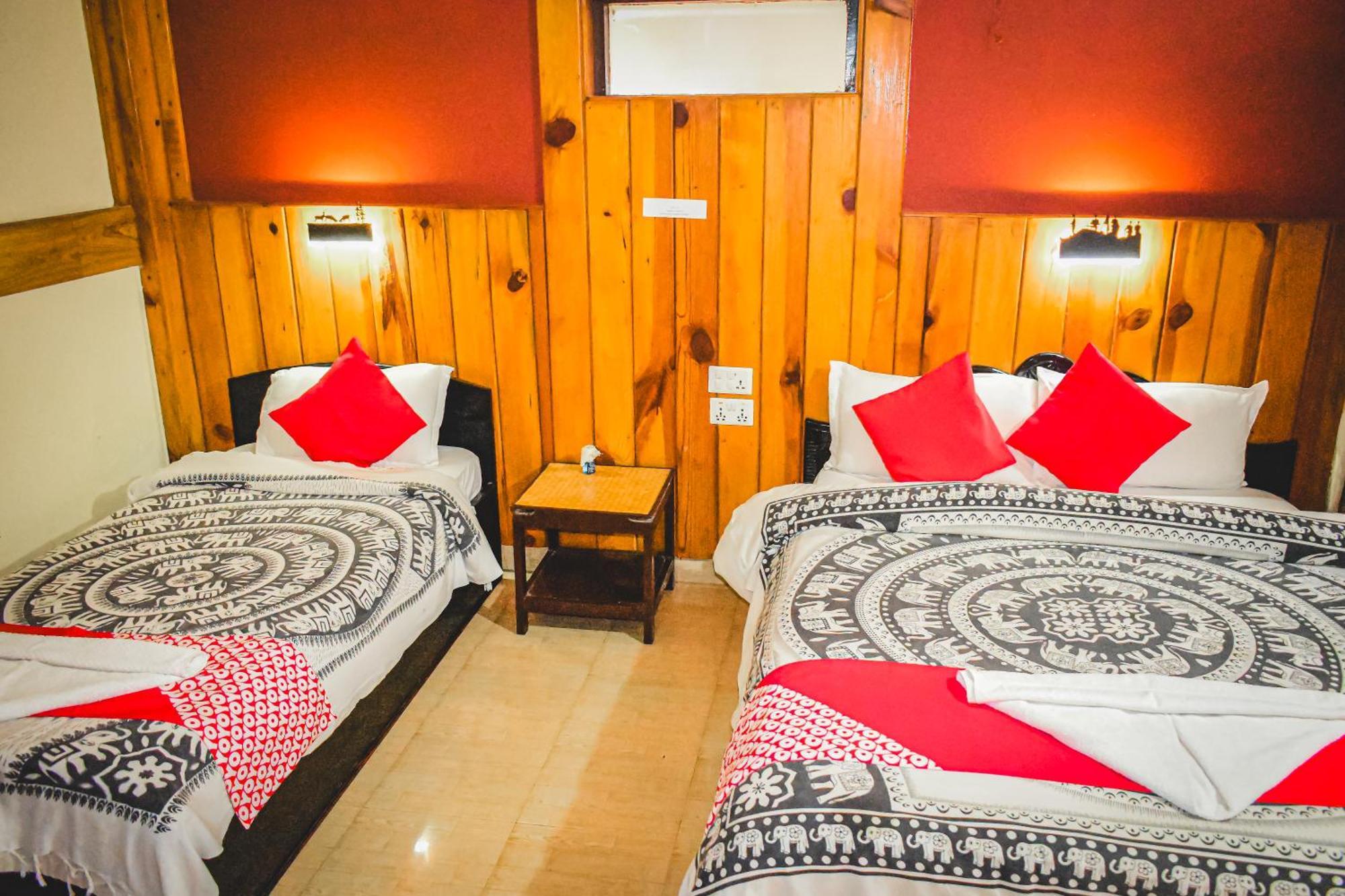 Chitwan Riverside Resort Sauraha Eksteriør billede