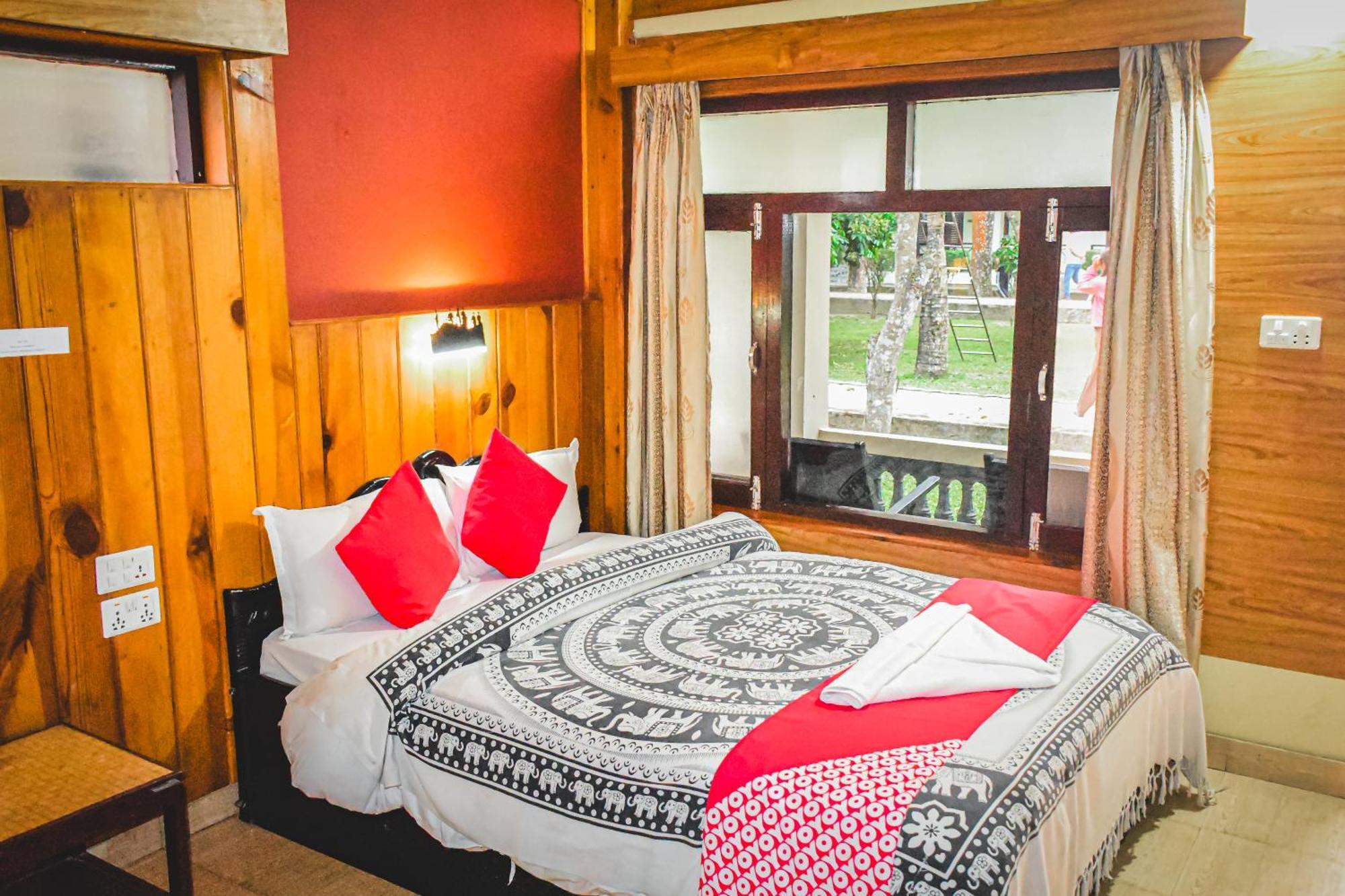 Chitwan Riverside Resort Sauraha Eksteriør billede