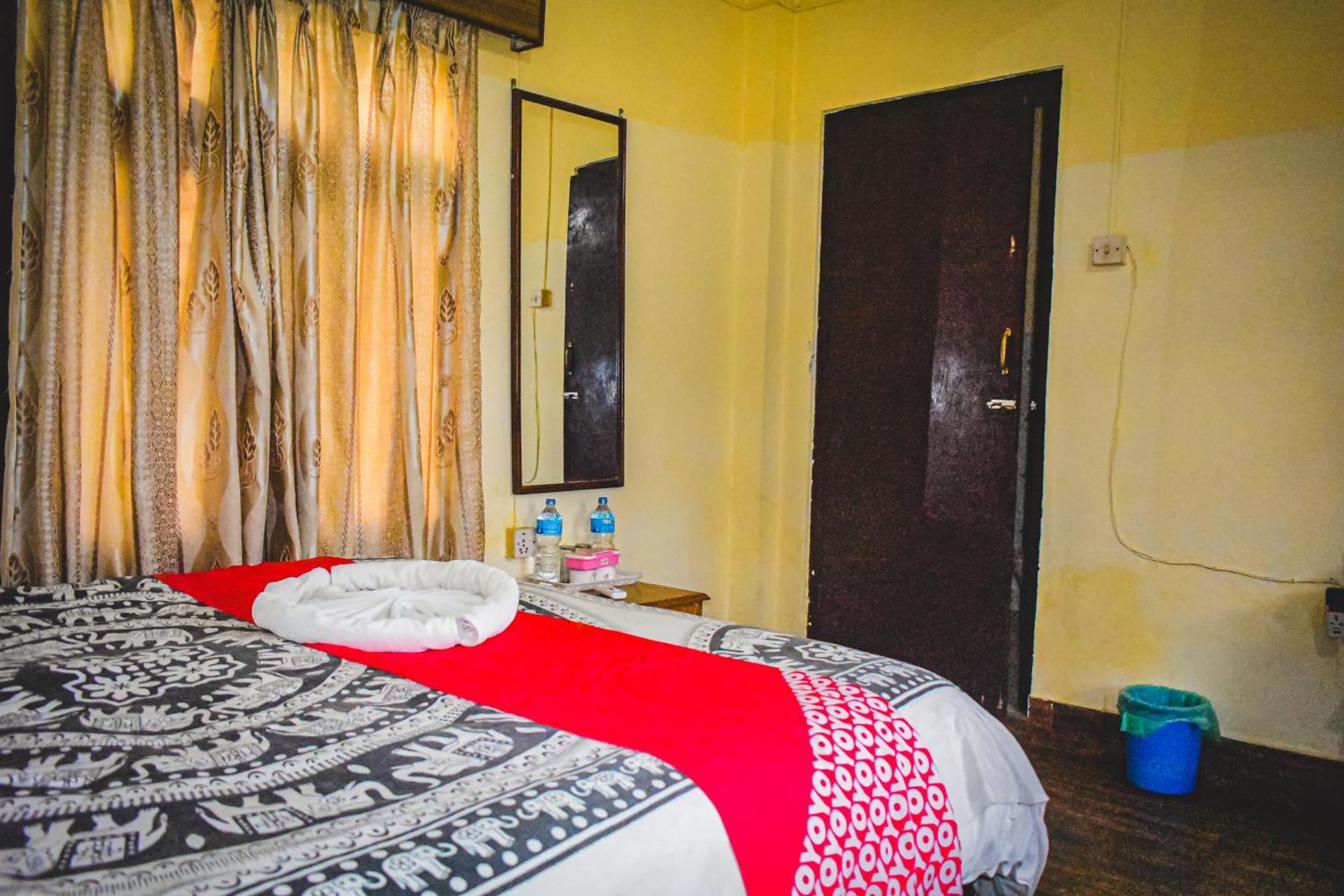 Chitwan Riverside Resort Sauraha Eksteriør billede