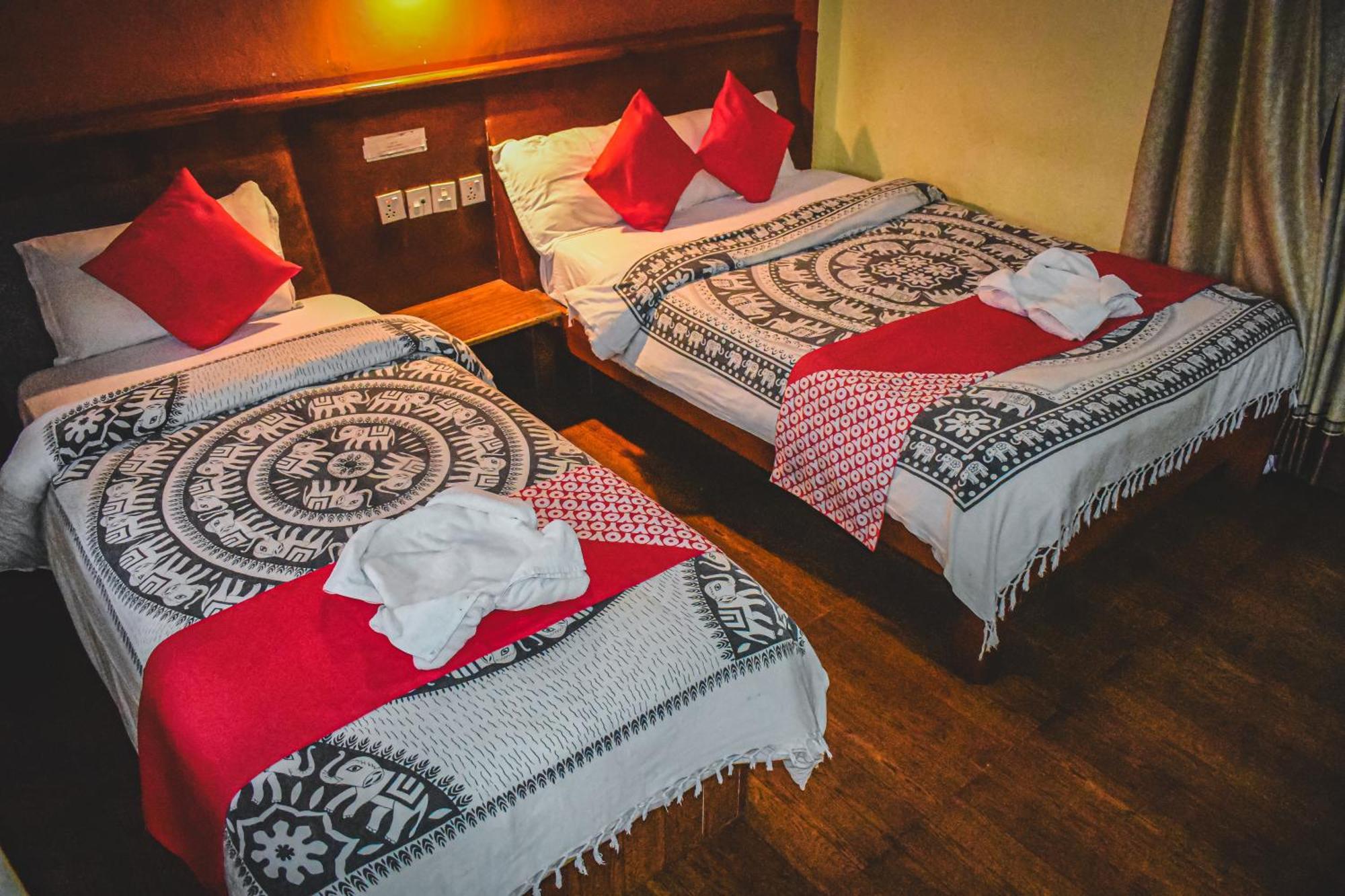 Chitwan Riverside Resort Sauraha Eksteriør billede