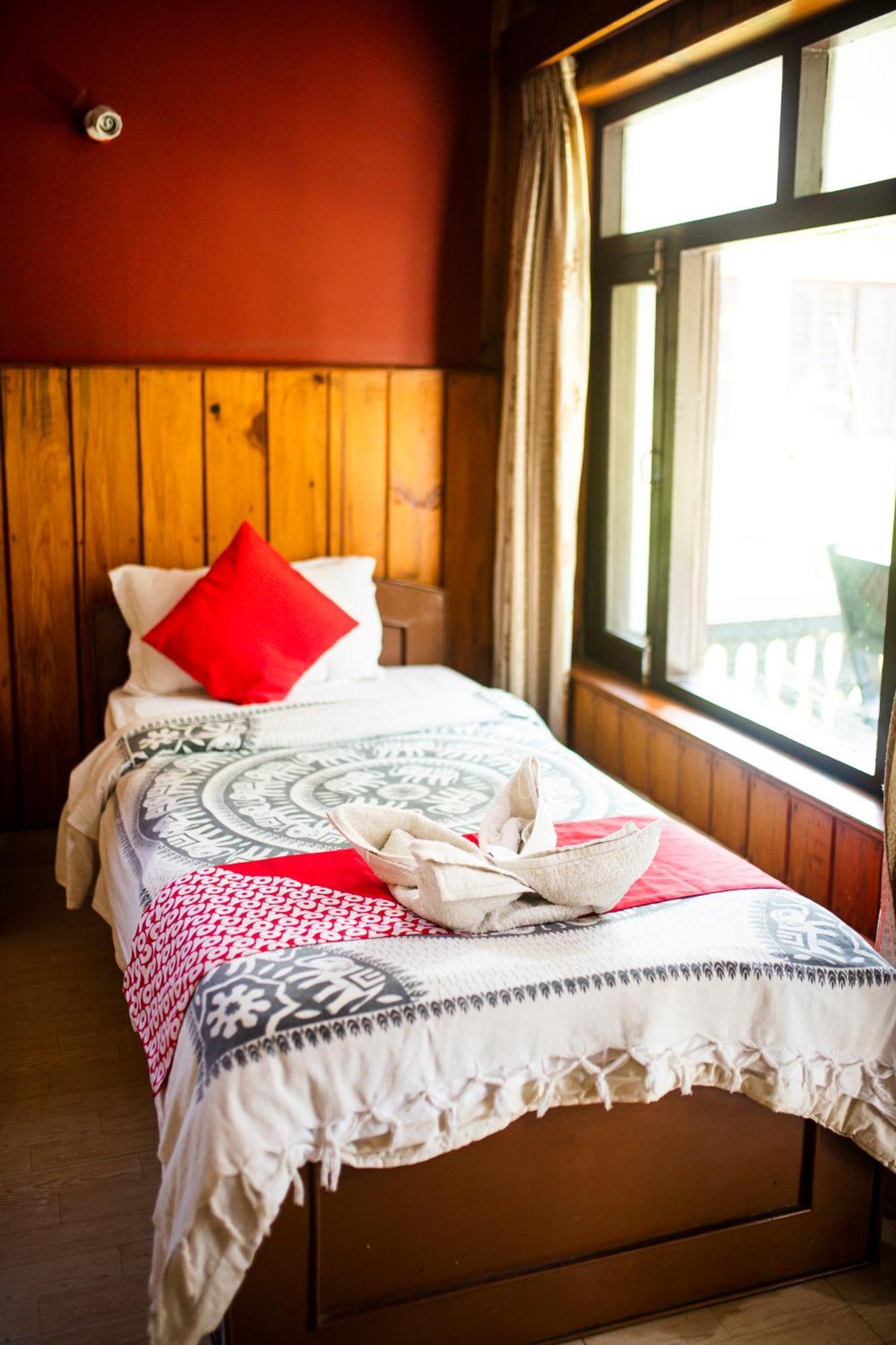 Chitwan Riverside Resort Sauraha Eksteriør billede