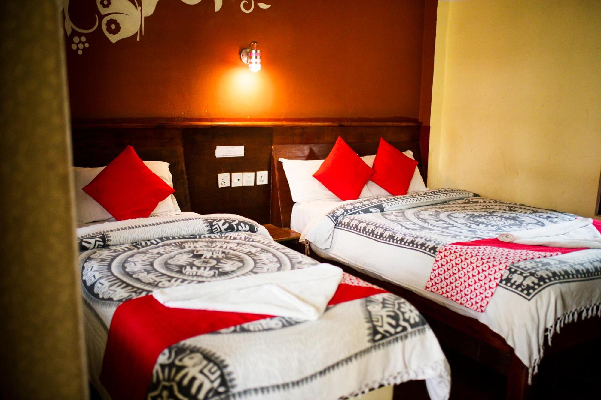 Chitwan Riverside Resort Sauraha Eksteriør billede