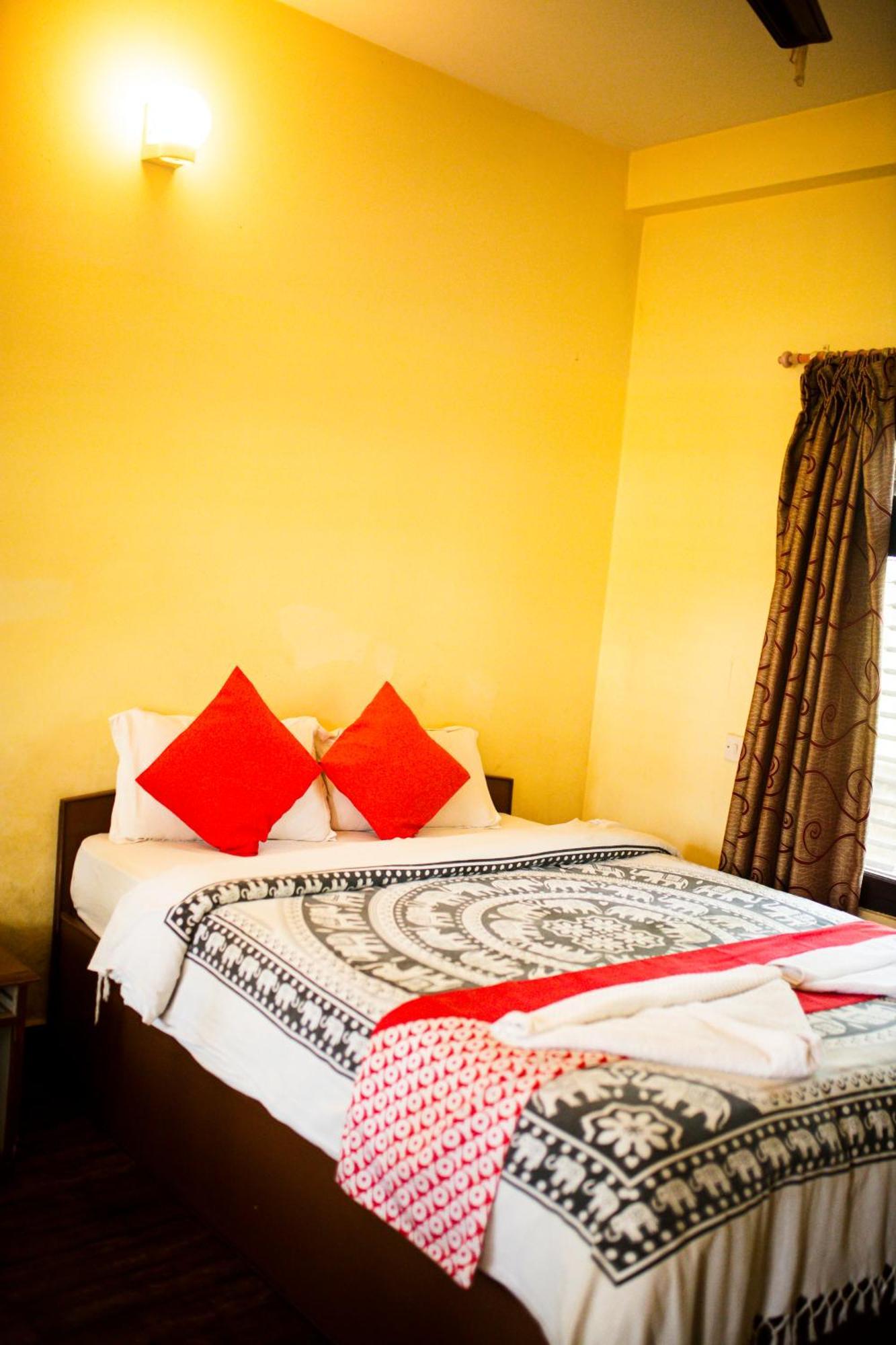 Chitwan Riverside Resort Sauraha Eksteriør billede