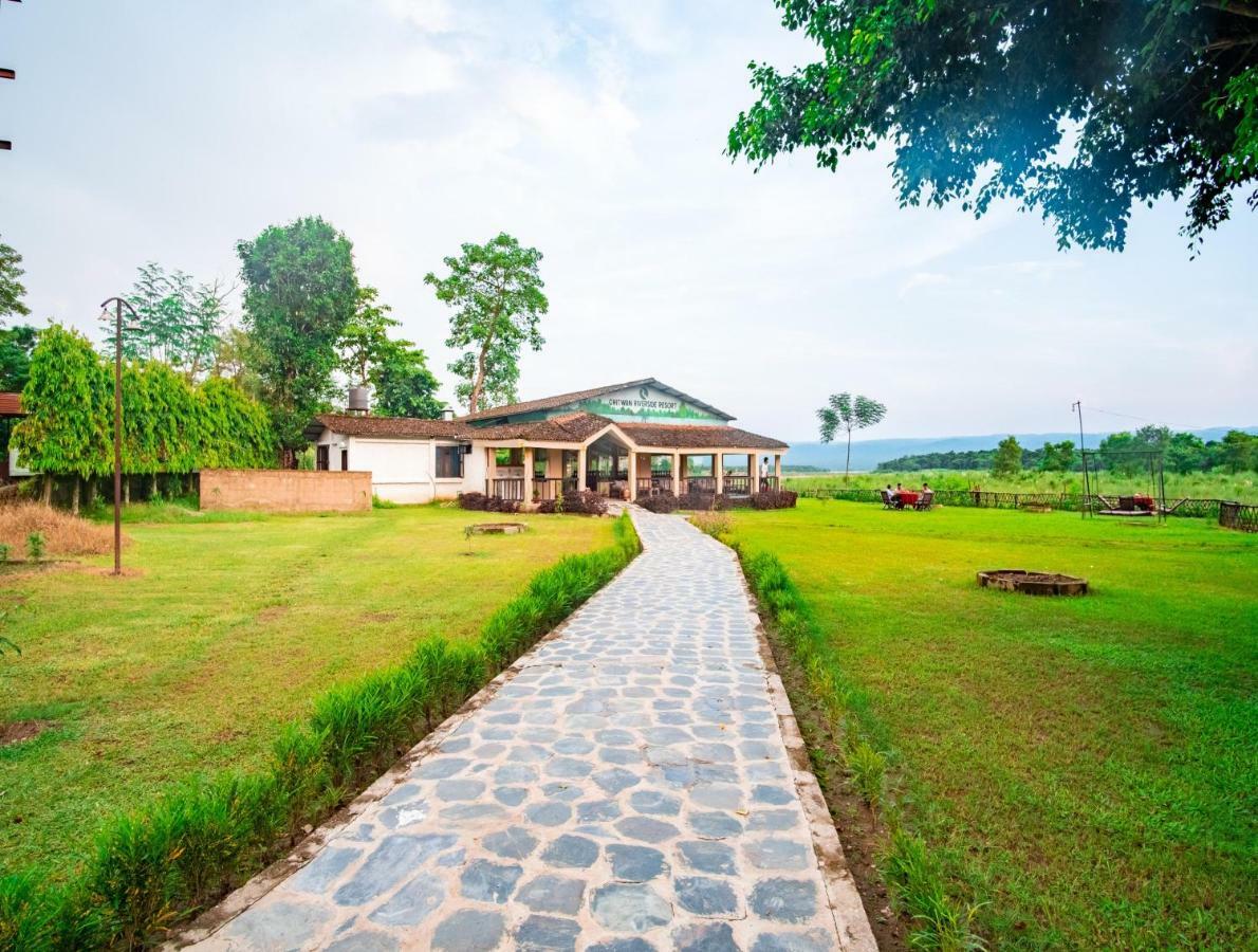 Chitwan Riverside Resort Sauraha Eksteriør billede