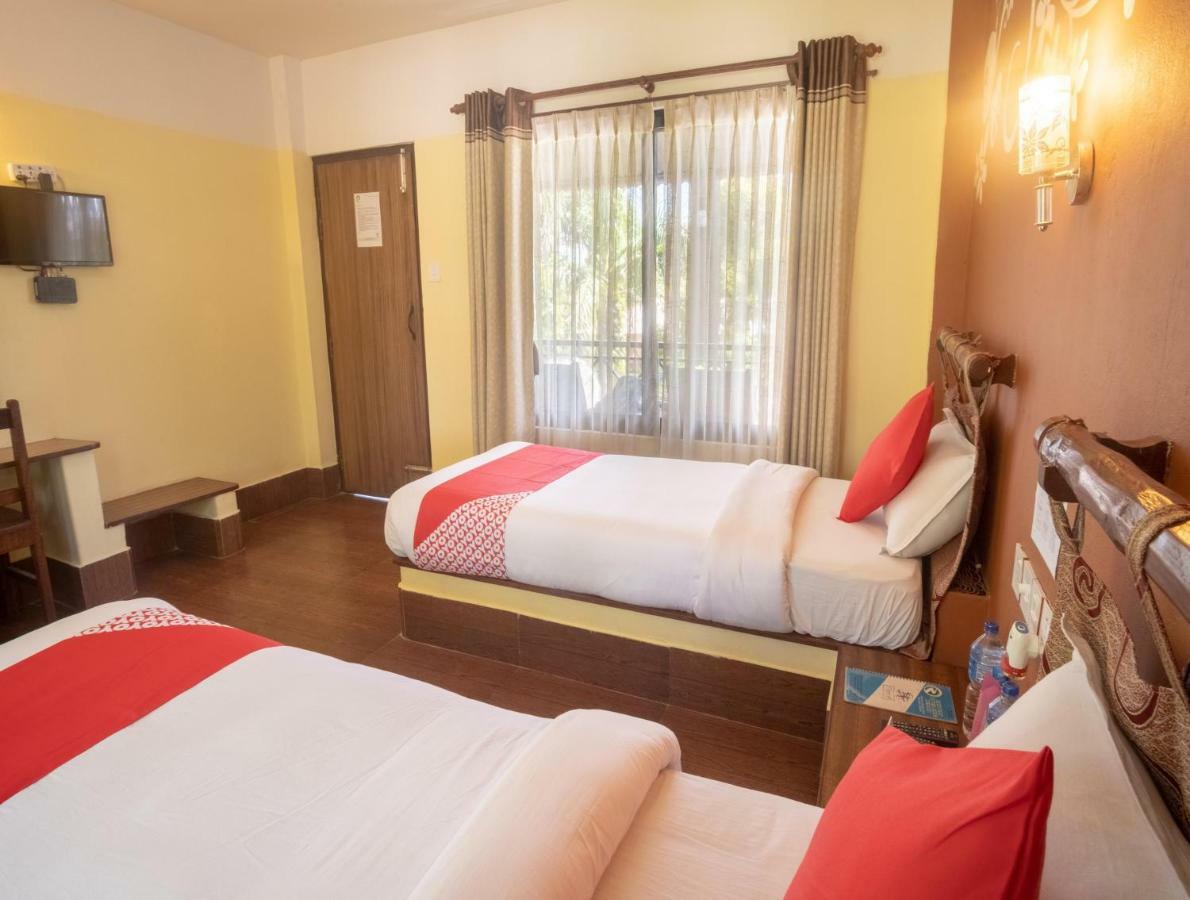 Chitwan Riverside Resort Sauraha Eksteriør billede