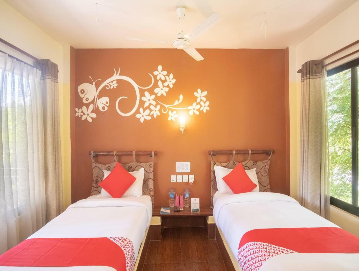 Chitwan Riverside Resort Sauraha Eksteriør billede