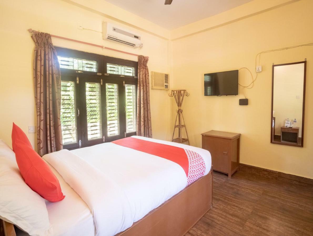 Chitwan Riverside Resort Sauraha Eksteriør billede